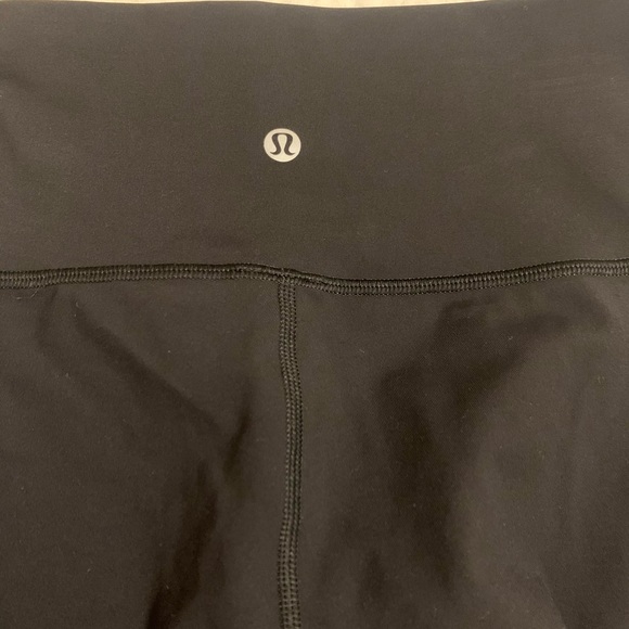 Black lululemon Wunder Under size 4 - Picture 3 of 7
